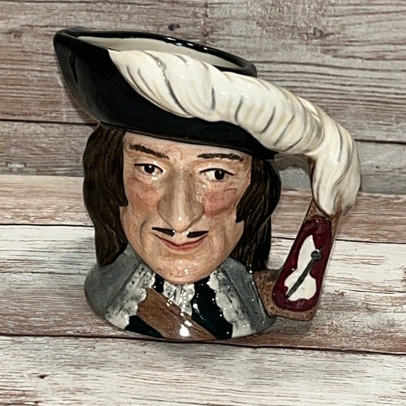 D’Artagnan Royal Doulton Toby Jug Character Jug Four Muskateers - Picture 1 of 11